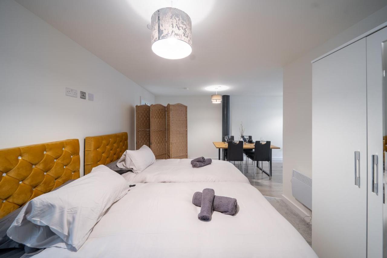 Bv Spacious 1-Bedroom Apartment Close To Town Center - Sleeps 6 Bradford  Eksteriør bilde