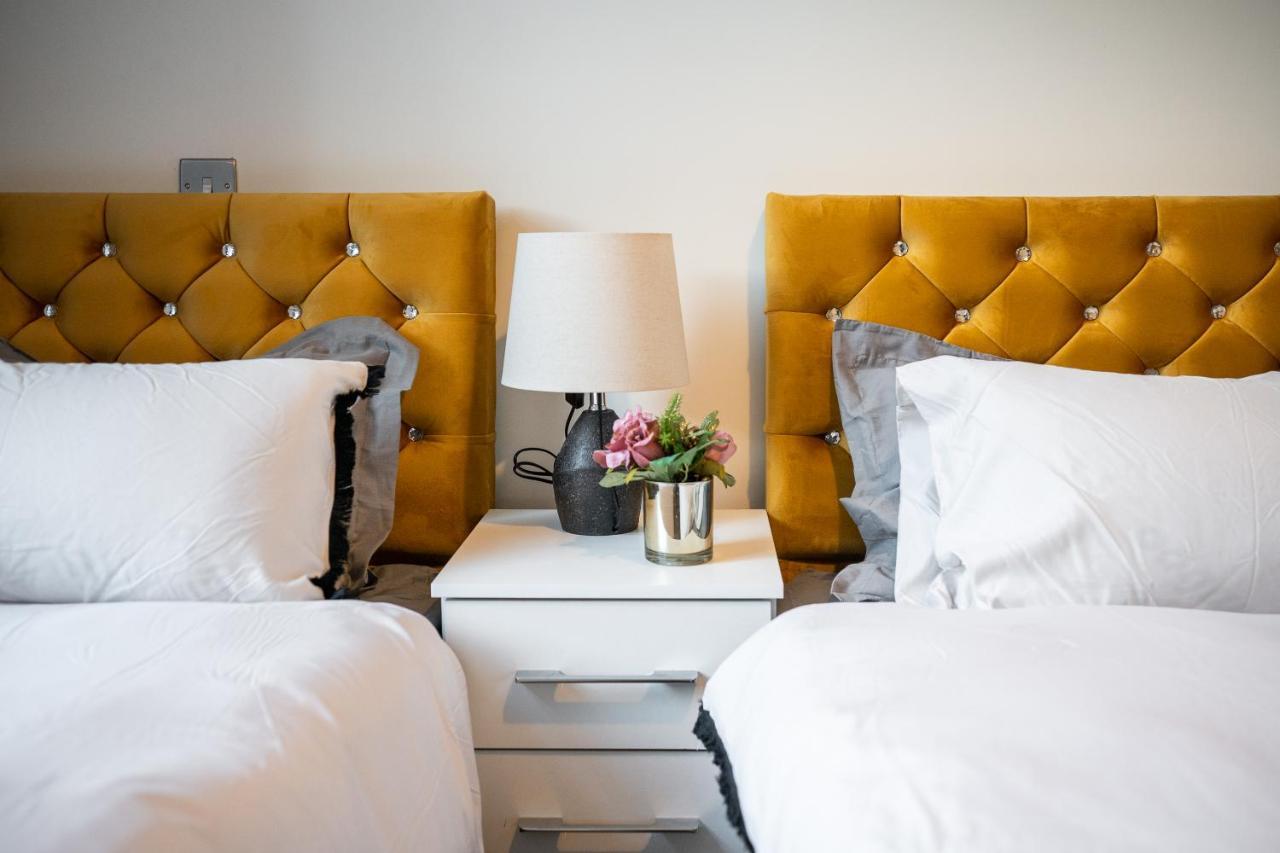 Bv Spacious 1-Bedroom Apartment Close To Town Center - Sleeps 6 Bradford  Eksteriør bilde