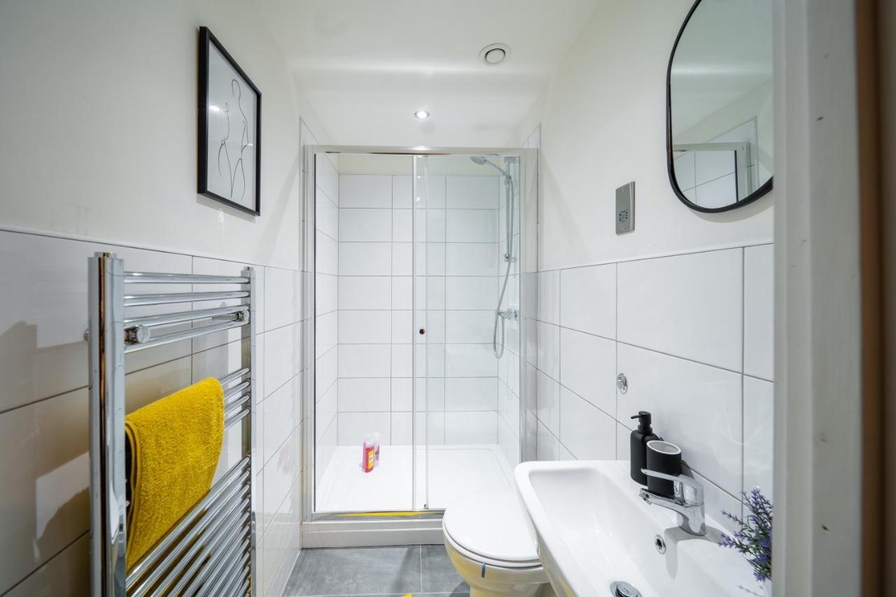 Bv Spacious 1-Bedroom Apartment Close To Town Center - Sleeps 6 Bradford  Eksteriør bilde