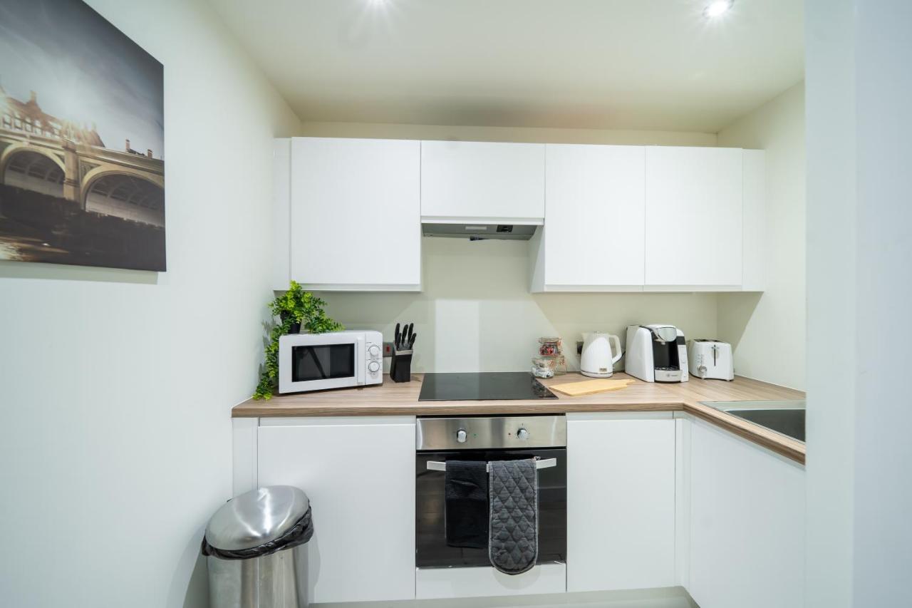 Bv Spacious 1-Bedroom Apartment Close To Town Center - Sleeps 6 Bradford  Eksteriør bilde