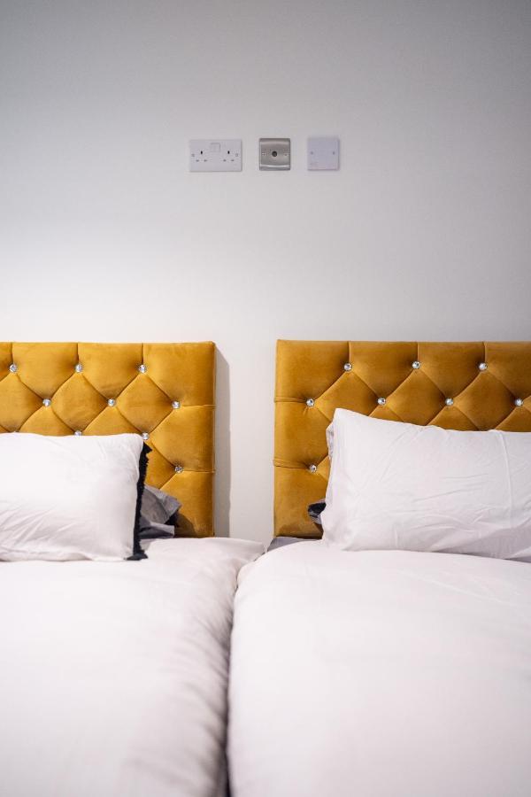 Bv Spacious 1-Bedroom Apartment Close To Town Center - Sleeps 6 Bradford  Eksteriør bilde